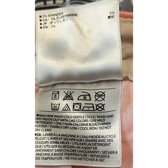 OLD NAVY MID-RISE, CUFFED SHORTS, WOMENS, 8 REG., PEACH, BUTTON & ZIP CLOSURE - Picture 12 of 12